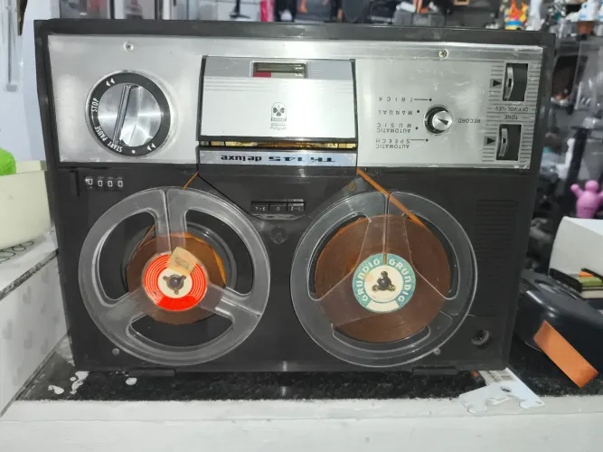 Gravador de rolo antigo em ótimo estado