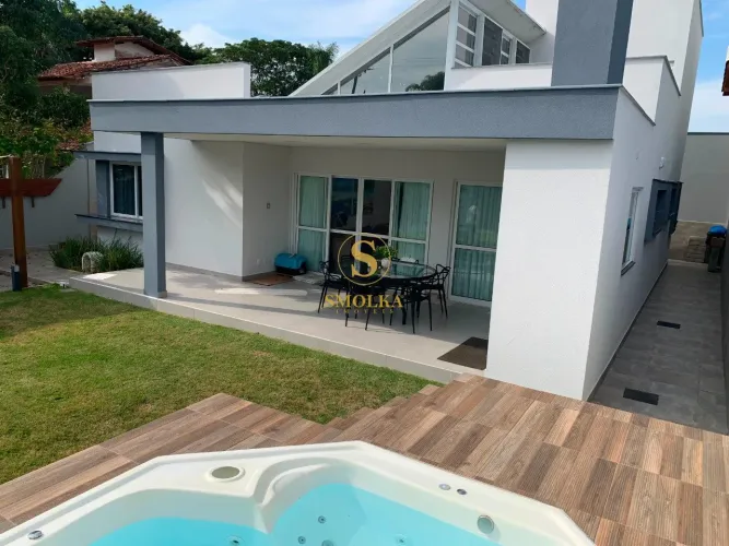 Casa ampla com 2 suítes mobiliada na Praia Daniela em Florianópolis