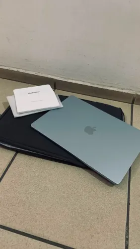 MacBook AIR M5