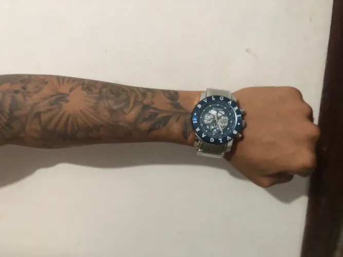 Relógio novo, quase nunca usado. Sem defeitos