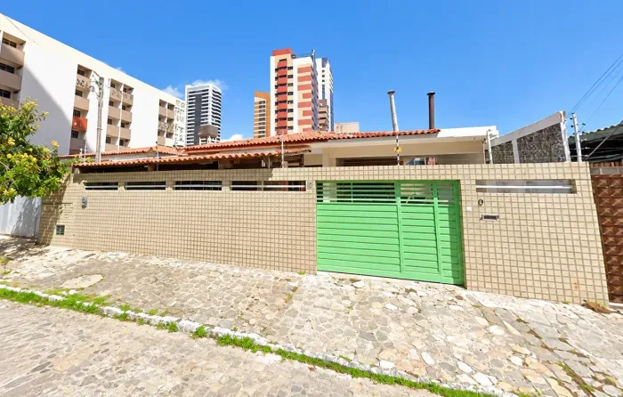 Casa à venda ou locação c/ 300m² em Tambaú e excelente localização!