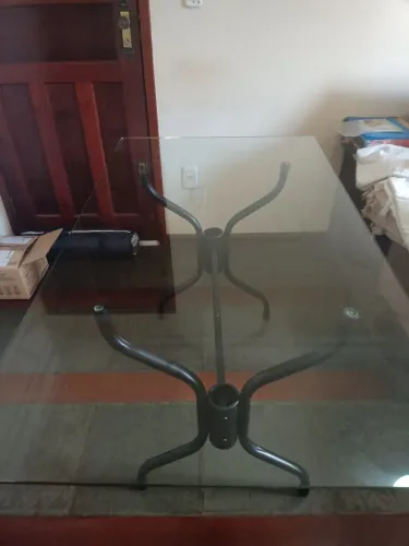 Mesa para 6 lugares e tampo de vidro