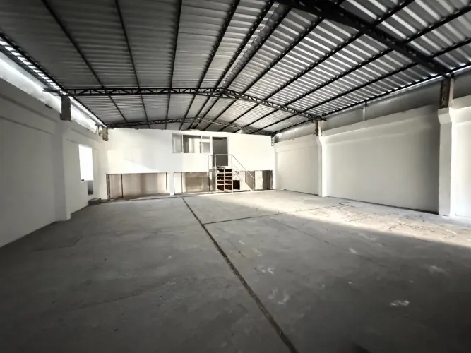 Galpão | 600m2 / São Jorge