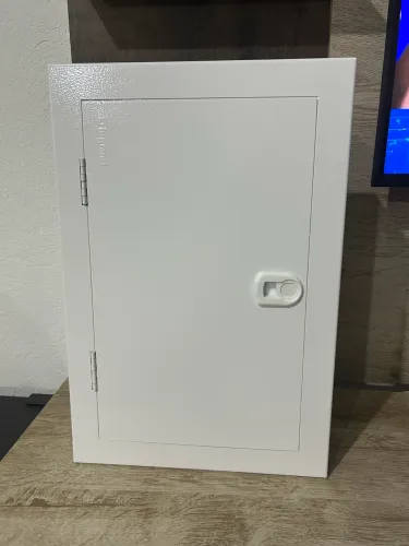 Quadro de Metal 28 Disjuntores Branco Legrand