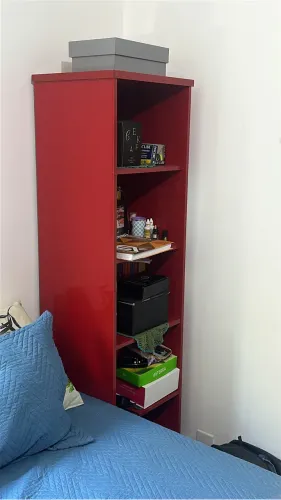 Cômoda vermelha