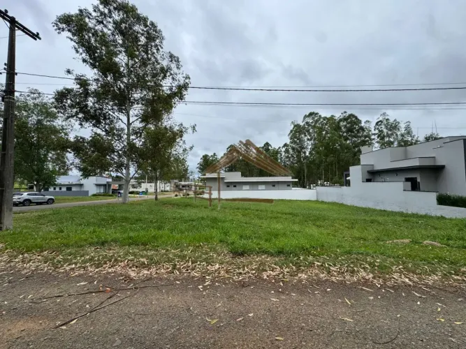 Terreno de esquina no Ninho Verde 1, total de 432 m², local tranqüilo
