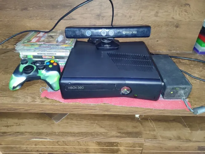 Xbox 360 desbloqueado ltu com mais de 20 jogos controle fonte entrega grátis em Itanhaém