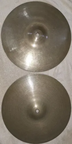 Hihat zildjian New Beat 14 (dos primeiros, sem logo)