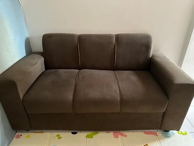 Sofá 3 lugares em suede