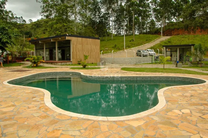 Terrenos à venda em Chácara - Condomínio Club