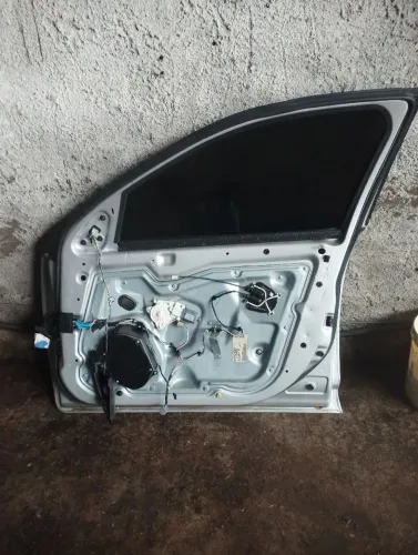 Porta do fusion lado direito conservado 