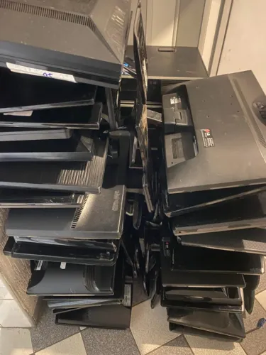 lote com 35 monitores widescreen 17 ate 22 polegadas funcionando !