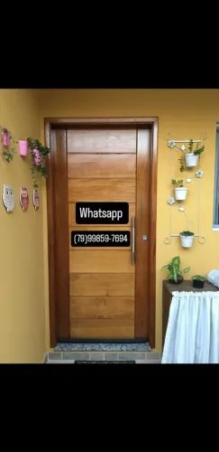 Carpinteiro instalação, acentamento de portas e janelas