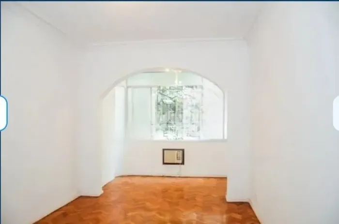 Imóvel Reformado com Vista Lateral