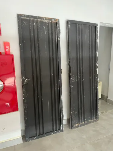 Porta de aço portão chapa alumínio 