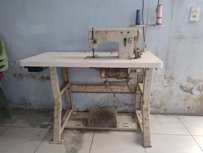 Máquina de costura singer