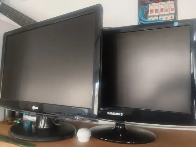 Monitores LG e Samsung