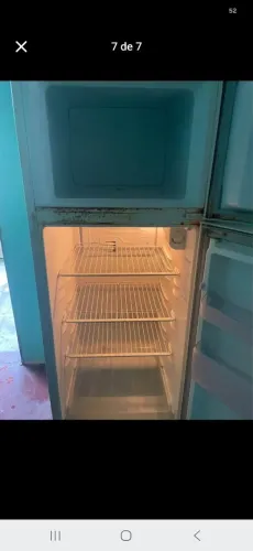 Vende-se geladeira com defeito, não gela !