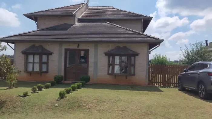 Linda casa no condomínio Village Araçoiaba
