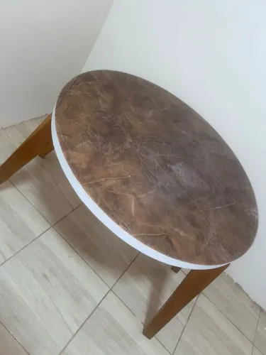 Mesa de estudo e mesa de cozinha