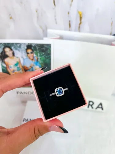 Anel pandora solitário pedra azul brilhante