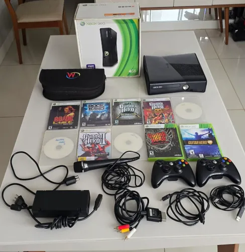 Xbox 360 slim desbloqueado + jogos + bateria e microfone Guitar Hero
