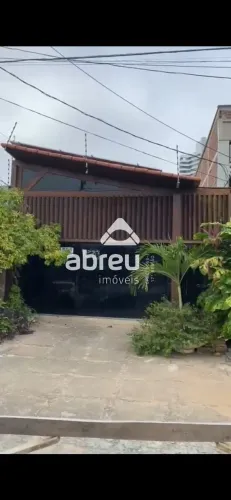 A Casa Comercial no Tirol é um espaço versátil e acolhedor.
