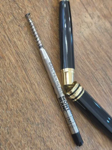 caneta montblanc meisterstück preta e dourada