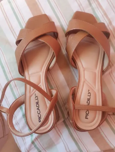 Sandália Salto Bloco Piccadilly Caramelo (Tam. 37)<br>Preço sugerido
