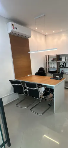 Mesas e cadeiras escritório