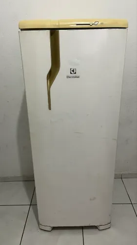 geladeira electrolux para concerto ou retirada de peças!