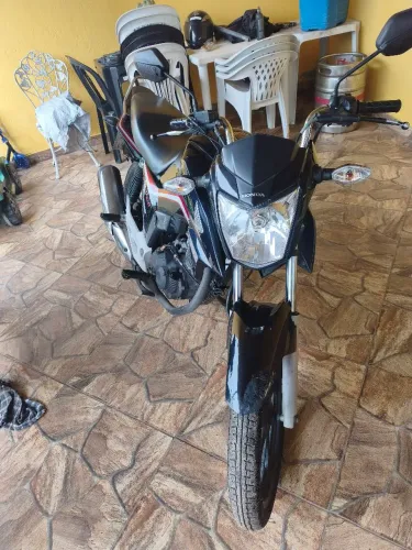 Titan 160