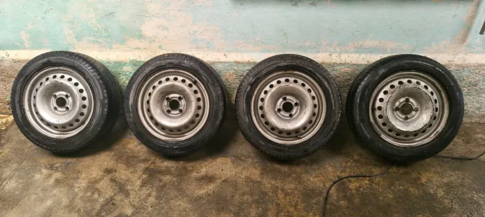 Rodas 15 Fumagalli com pneus medida 195/55/15  ZAP *