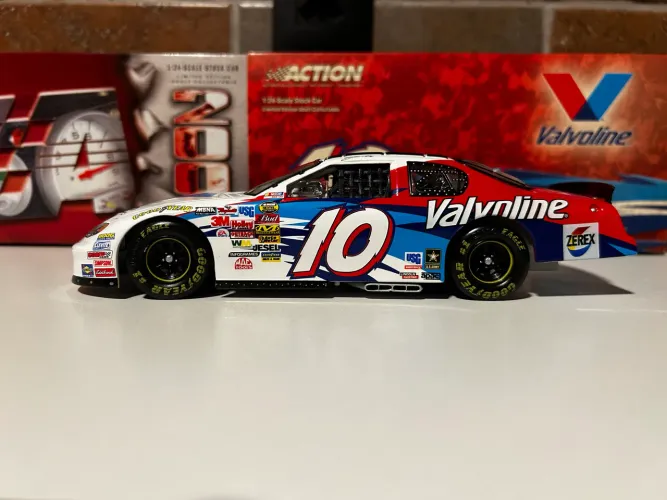 NASCAR - Scott Riggs  2004  Action, Escala 1/24 Diecast