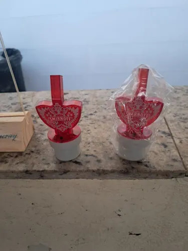 Vendo várias peças de portaria guardanapos ,etc tampa para garrafa déde bebidas tipo