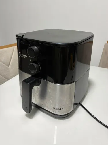 AirFryer Oster 4,6L funcionando perfeitamente
