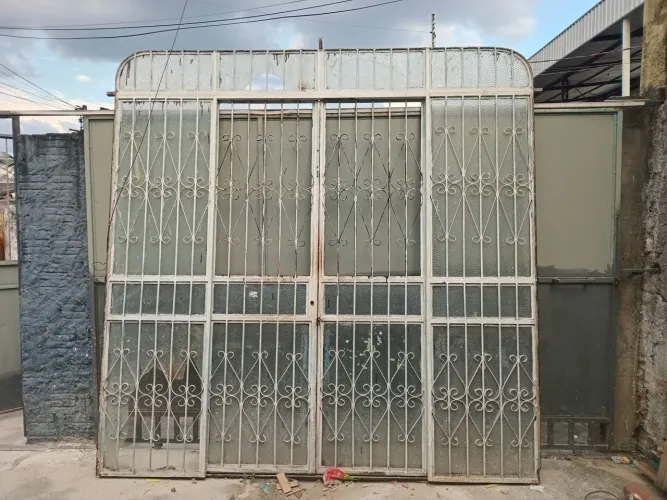 Porta grande de ferro com vidro