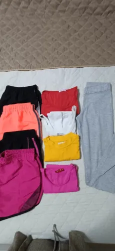 Lote 9 pecas M,fem shorts, camisetas e calça