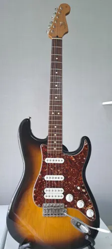 Guitarra Fender Deluxe Power - Piezzo Fishman 