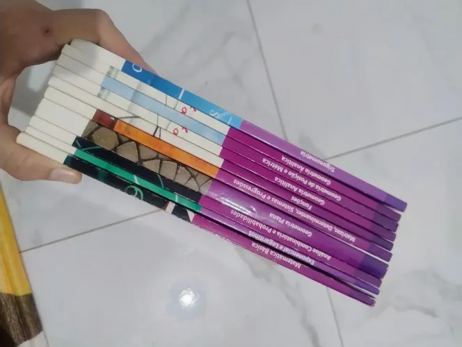 Livros pré-vestibular COC de matemática.