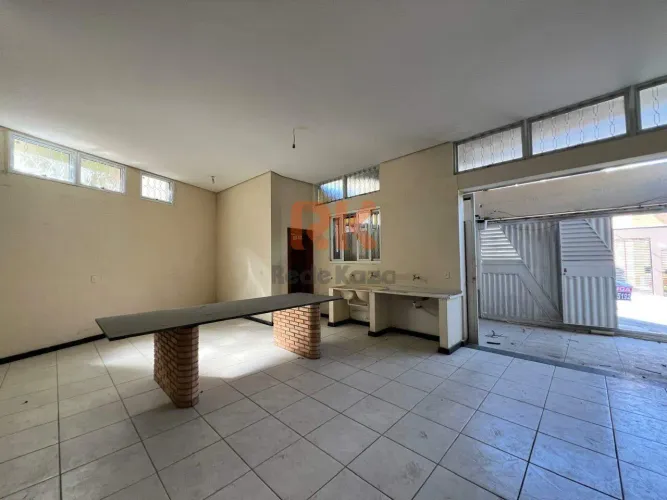 Área Comercial Frente 70m² para Alugar no Bairro Planalto - 1 Vaga