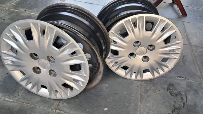 Rodas aro 15 Ford Fiesta 2019 (com calotas originais)