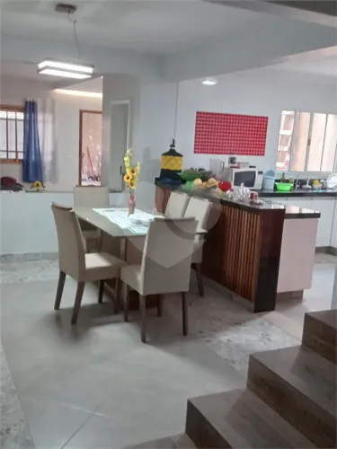 Lindo Sobrado com 4 Suítes