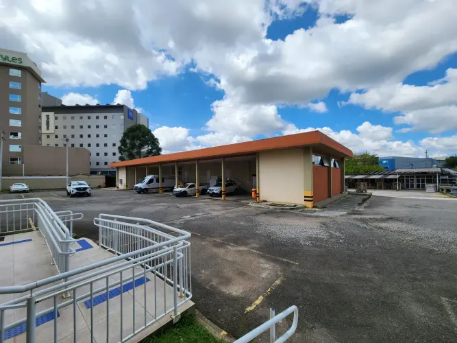 Prédio comercial à venda em São José dos Pinhais PR com 6.967m²