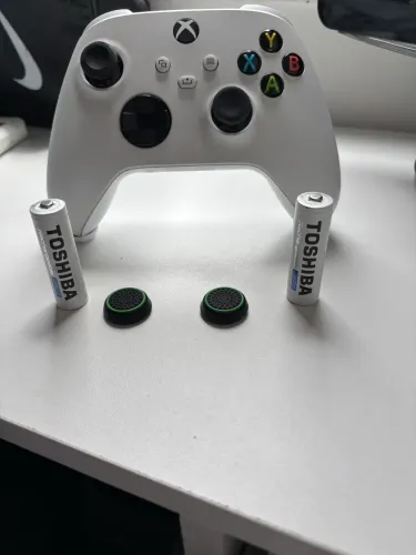 Controle original séries s + par de pilhas recarregáveis Toshiba + par de grips.