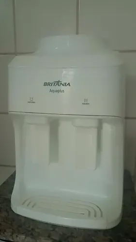 Britânia menos de 1 ano de uso gela perfeitamente