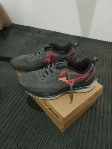 Tênis Mizuno avenda  novo novo número 42