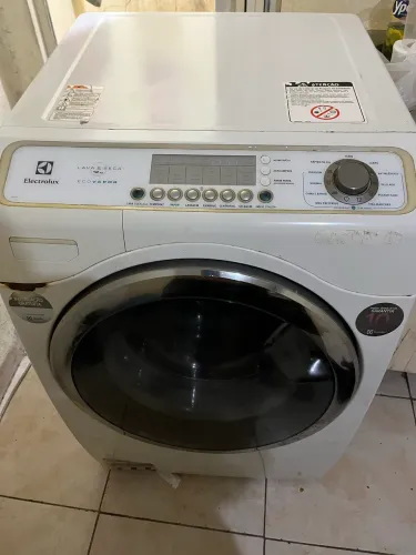 Máquina de lava roupa