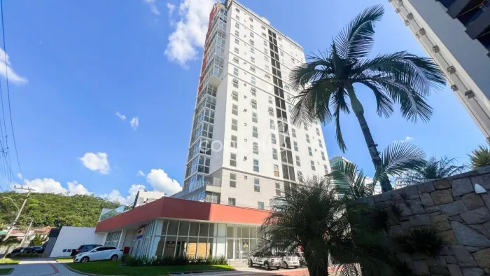 Apartamento com 1 Suíte e 2 Demi-Suítes na Velha!