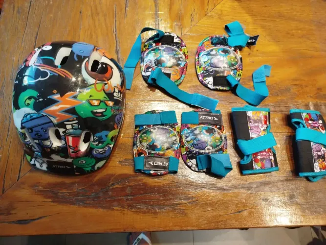 Kit de proteção bike infantil: capacete, joelheiras e cotoveleiras